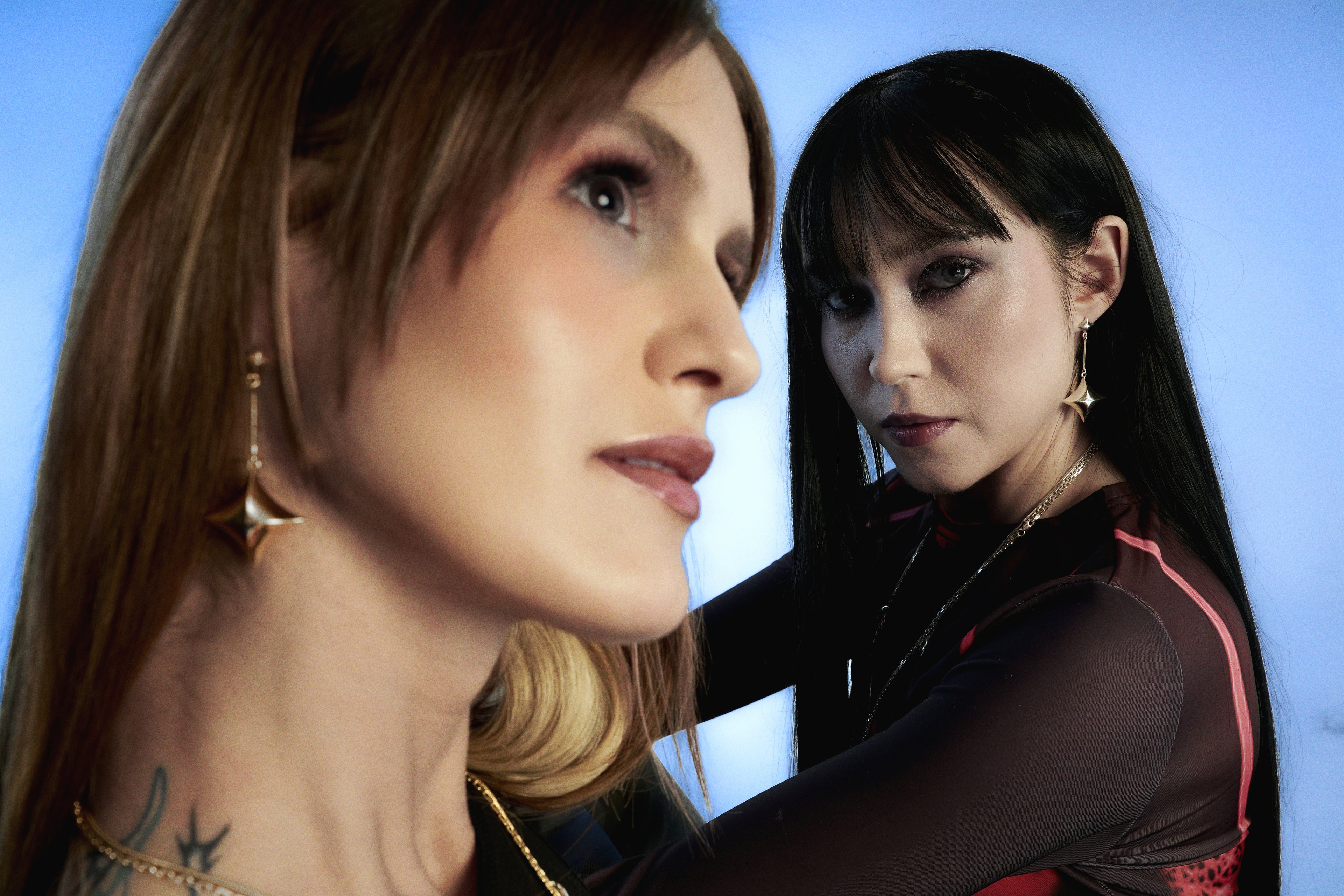 wiszace-kolczyki-vivi-srebro-925-gwiazdki-dwie-modelki